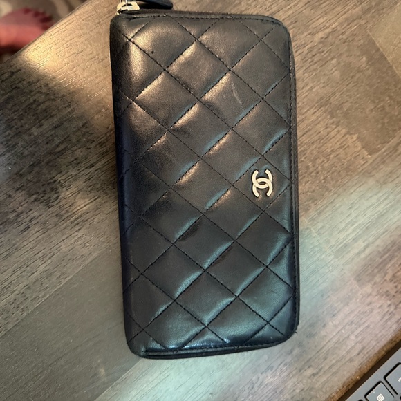 CHANEL Black Quilted Wallet with Silver Logo - Picture 1 of 6